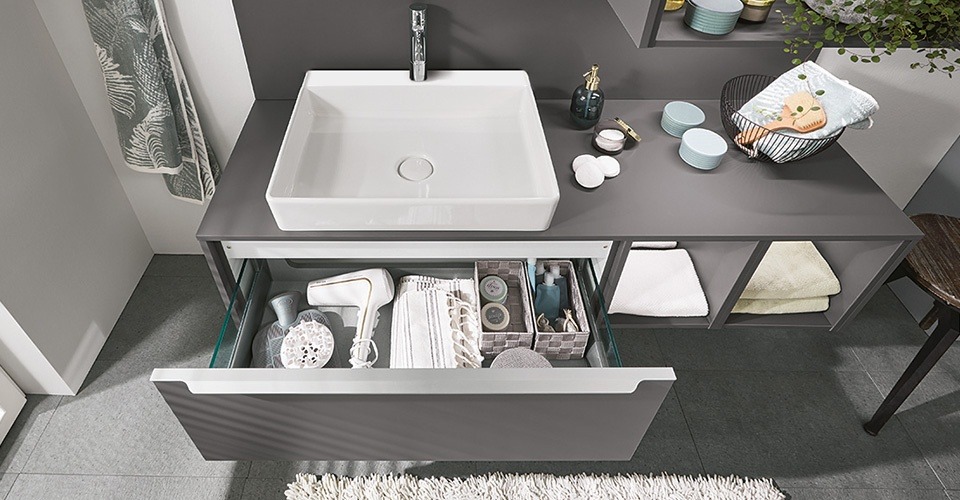 cuartos-de-baño-modernos-blanco-y-gris-èggo